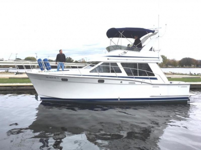 Power Boats - 1989 Tollycraft 34’ Sport Sedan for sale in Menominee, Michigan at $68,500