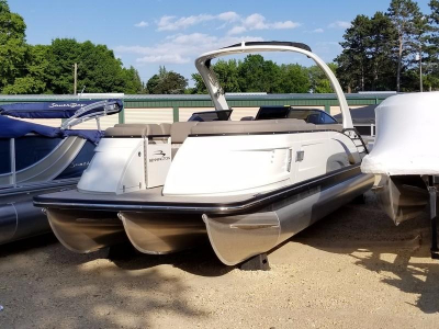 2017 Bennington 25 QX Swingback Windscreen Sport Arch for sale in Red Wing, Minnesota at $94,999