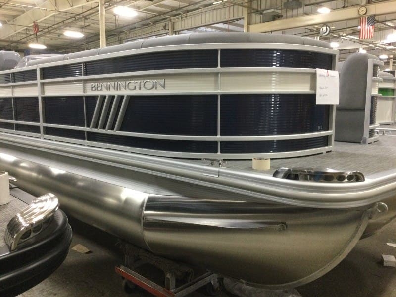 2021 Bennington L SERIES 23 LSNPAPG - REAR FISH for sale in Wayzata, Minnesota (ID-575)