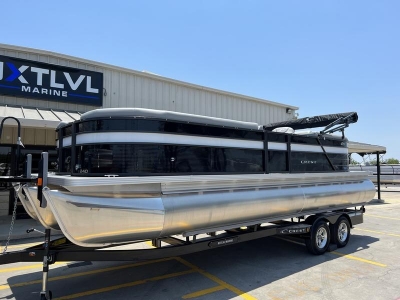 2022 Crestliner Classic DLX 240 SLC for sale in New Braunfels, Texas at $64,999