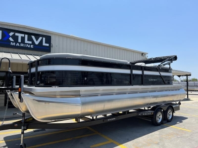 Power Boats - 2022 Crestliner Classic DLX 240 SLC for sale in New Braunfels, Texas at $64,999