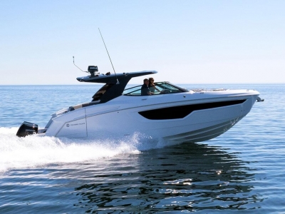 Power Boats - 2022 Cruisers Yachts 38 GLS for sale in Miami, Florida