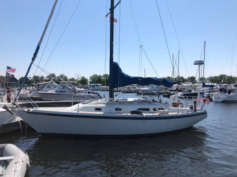 1985 Ericson Ericson 32 for sale in Racine, Wisconsin (ID-2002)