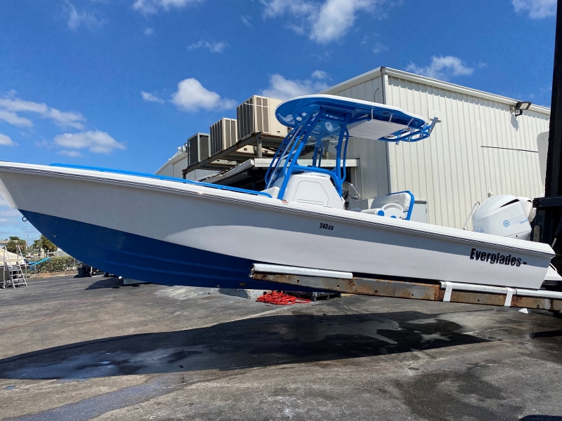 2021 Everglades Center Console 243 CC for sale in Pompano Beach, Florida (ID-1607)